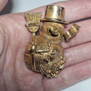 VTG 2” Raffine Laughing Smiling Snowman W/ Broom Brooch Pin Gold Tone